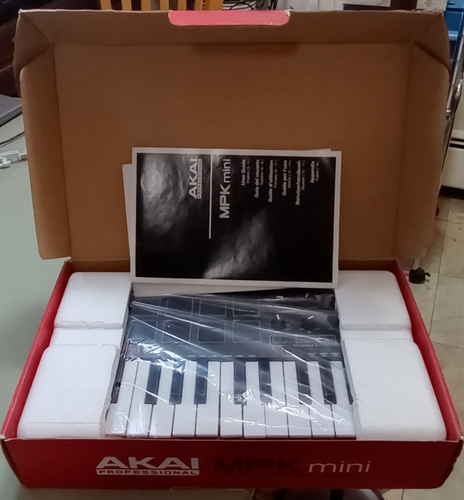 AKAI Professional MPK Mini Compact Keyboard Synthesizer & Pad Controller Neu in OVP - Bild 6 von 24