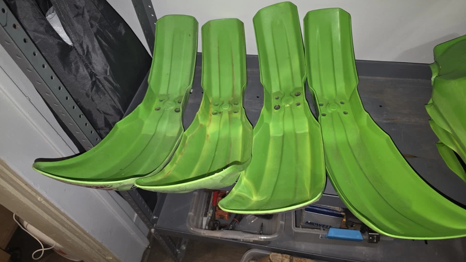 4 EA/ Kawasaki KX100 front fender 35004-0028-6W - Image 4 of 4