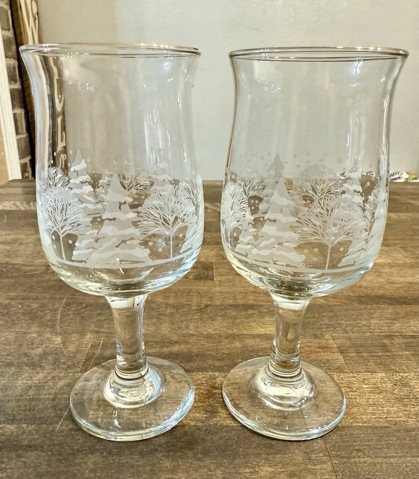 Vintage Pair of Libbey Winter Holiday Scene Etched Glasses Gold Rim - Image 2 of 4