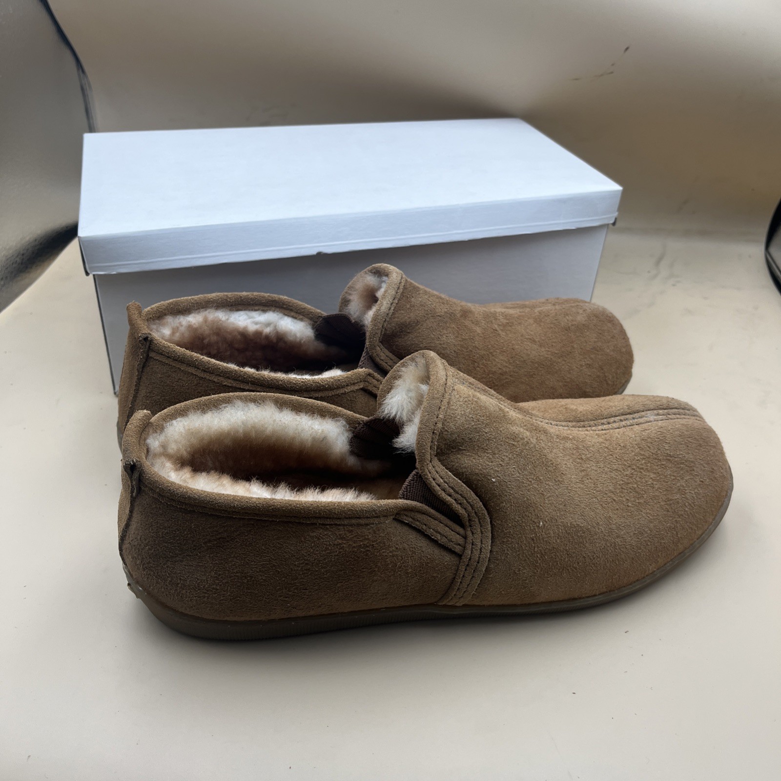 PANTOFOLA D’ORO NUOVO con scatola Minnetonka mocassino uomo pelle di pecora ciabatta marrone dorato taglia 11