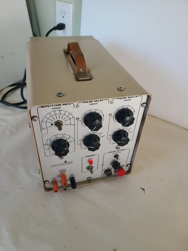 DataPulse 100R Pulse Generator 37000-153, 115VAC, Powers Up, AS IS UNTESTED
