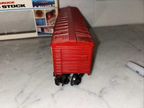 LIONEL 6-9812, ARM & HAMMER BILLBOARD REEFER, (1980) - Picture 4 of 7