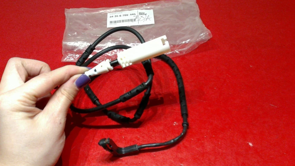 06-13 Sensor de pastillas de freno trasero BMW 128i 135i 323i 325i 328i 330i 335i M3 GENUINO Foto 2 de 4