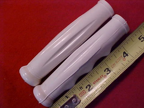 Empuñaduras de triciclo blancas vintage 3/4"" id, 4 5/8"" de largo, Colson Amf Huffy nuevo de lote antiguo - Imagen 10 de 11