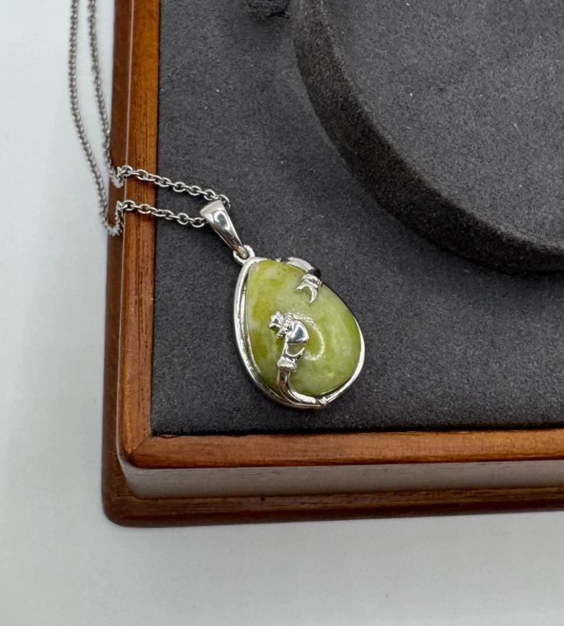 Colgante Claddagh de mármol Connemara 12,35 quilates platino plata de ley - 20 pulgadas Foto 2 de 4