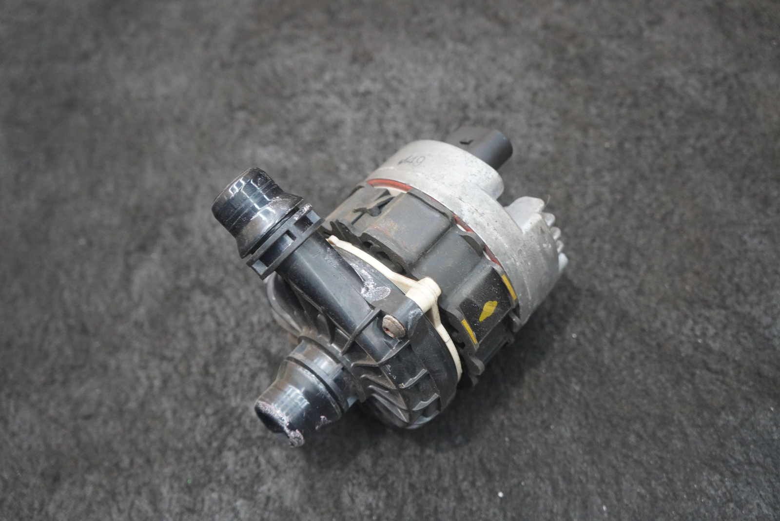 Auxiliary Gearbox Water Coolant Pump HY53-8B592-AB Aston Martin Vantage 2019