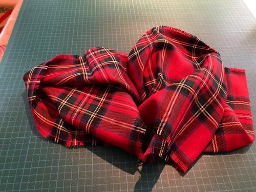 Scarf - Pure Wool Royal Stewart Tartan Mens/Womens Plaid Lightweight - Picture 3 of 3