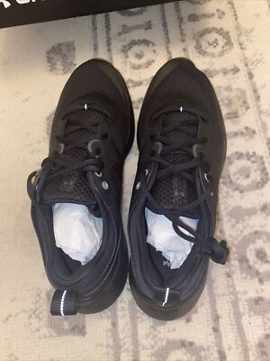 Women s Under Armour HOVR Omnia MTLC SIZE 10 New With Box