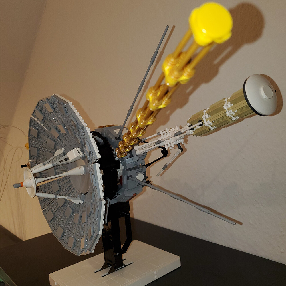 MOC-71157 A Space Probe 1 - 2 Spacecraft 1:12 Scale 1903 Pieces