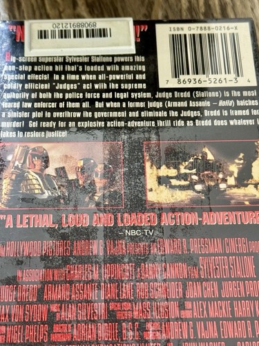 Judge Dredd VHS Sylvester Stallone 1995 Action Crime Sci-Fi Sealed NEW VHS - Picture 3 of 3