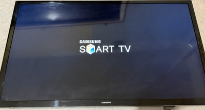 Samsung UE32J4570SS 32 Zoll LED Smart TV, 1080p, Wandhalterung, Schwarz