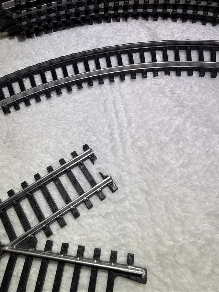 ATLAS HO SCALE TRAIN TRACKS  23 Pieces Curve , Cross - Image 4 of 4