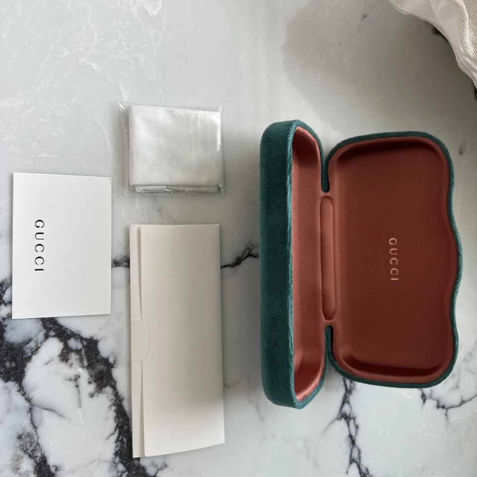 GUCCI Terciopelo Clamshell Verde Auténtico Anteojos/Gafas de Sol Estuche con Tela NUEVO Foto 2 de 4