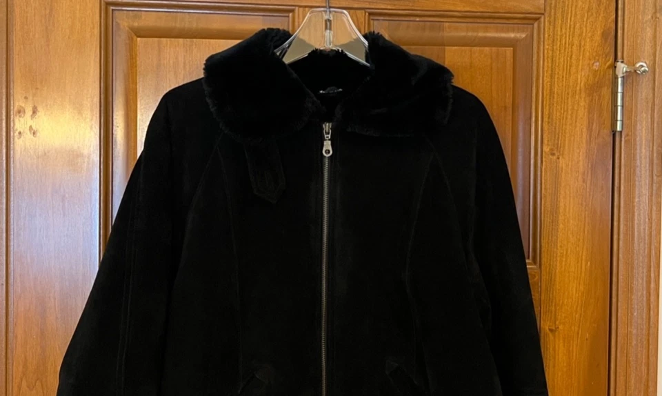 Chaqueta de cuero de gamuza negra Enzo Angiolini forro de piel sintética usada en excelente estado mediana defectuosa Foto 2 de 4