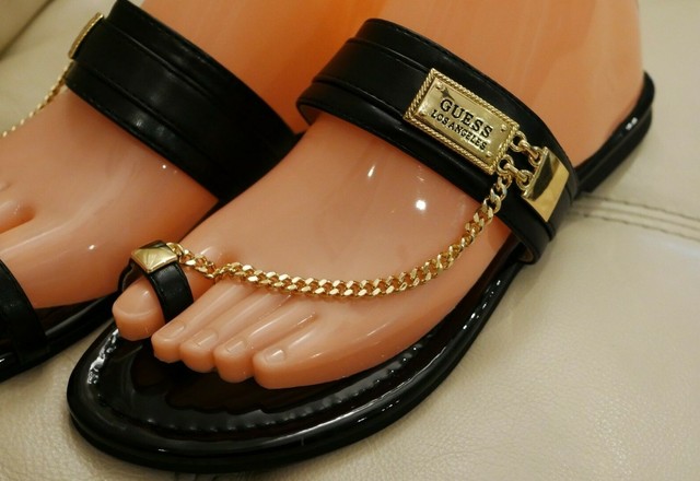 guess landen chain sandals