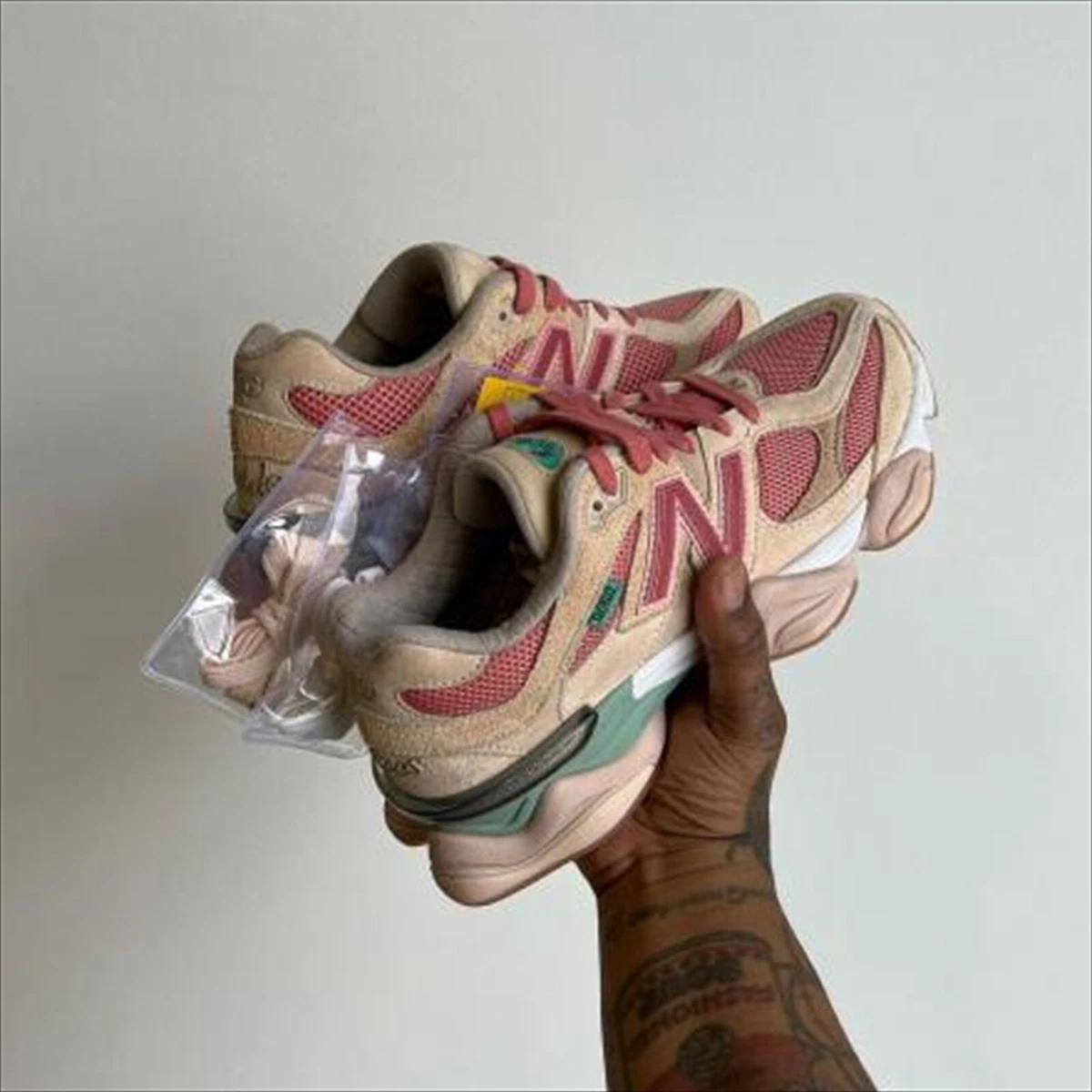 JOE FRESHGOODS NEW BALANCE 9060 INSIDE VOICES Penny Cookie Pink U9060JF1 US 9.5