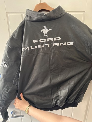 Chaqueta de carreras de cuero con logotipo bordado Ford Mustang - Imagen 8 de 8