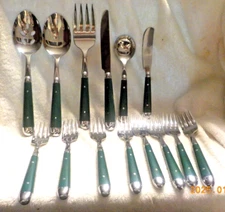 Oneida flatwear hostess serving set +8  dessert forks green handle color trends