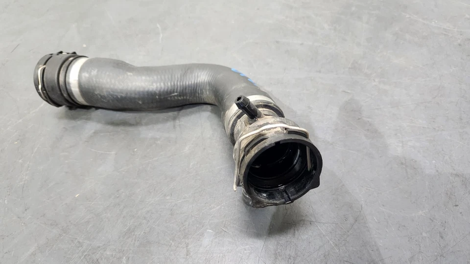 ✅ 07-13 OEM BMW E90 E92 E93 335 335is Motor Radiador Manguera de refrigerante superior Foto 3 de 4