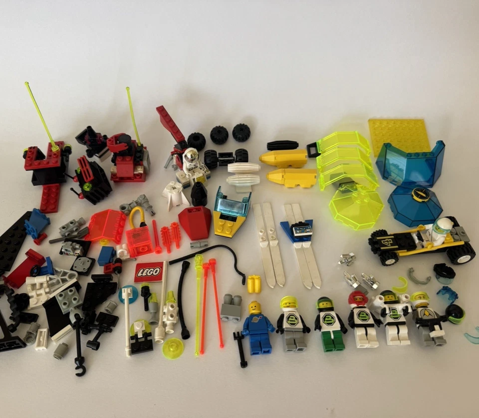 LEGO Vtg Classic Space Spaceman Minifigures 1990's Blacktron Lot Parts Jetpack - Image 2 of 4