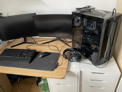 Gaming pc Setup: PC, 2 Monitore, Keyboard + Mouse Und mousepad Und Headset