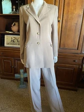 Kasper Women’s 2 Piece Pant Suit, longer jacket,  Tan,  Size 10