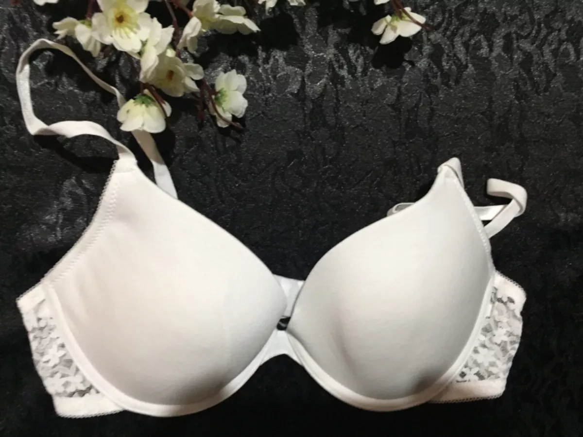 Unbranded Bra size it 3b us 34b eu 75b padded underwired white