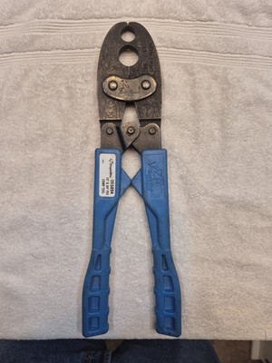 SharkBite 865894 PEX Crimping Tool 1/2 & 3/4 in Blue Handle