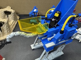 Vintage Lego Space #6882  WALKING ASTRO GRAPPLER 100% COMPLETE w/Instructions