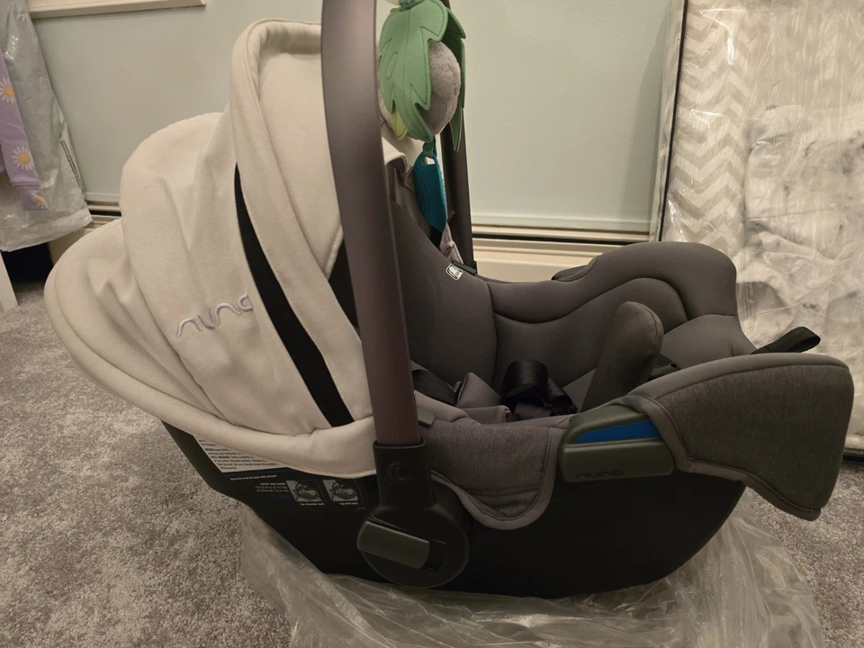 Asiento de coche infantil Nuna Pipa con base y adaptador Foto 2 de 4