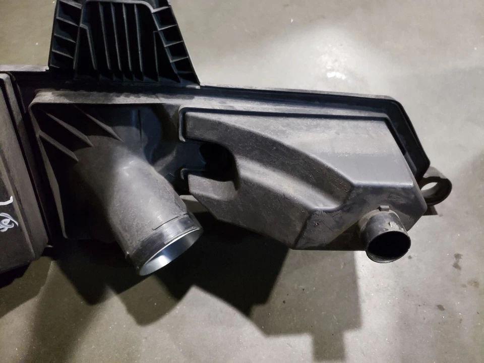 Caixa de entrada de ar - 2014 BMW 328D F30 N47N - 14-18 OEM 8507313 - Imagem 4 de 4