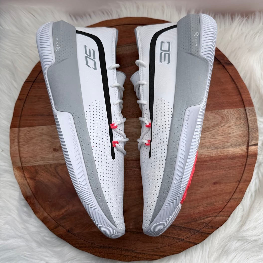 Under Armour Curry 3ZerO 3 Basketball  display picture 2
