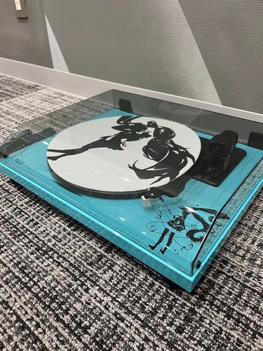 Hatsune Miku x TEAC Bluetooth Analog Record Turntable Player TN-180BT-MIKU - Picture 2 of 13