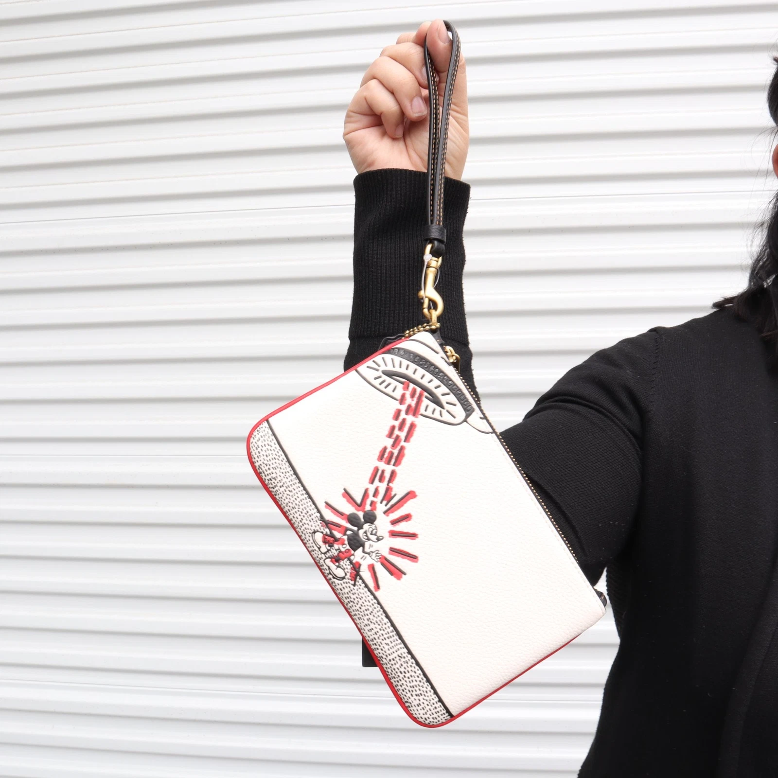 Portafoglio da polso Coach UFO strike Mickey nuovo con etichetta