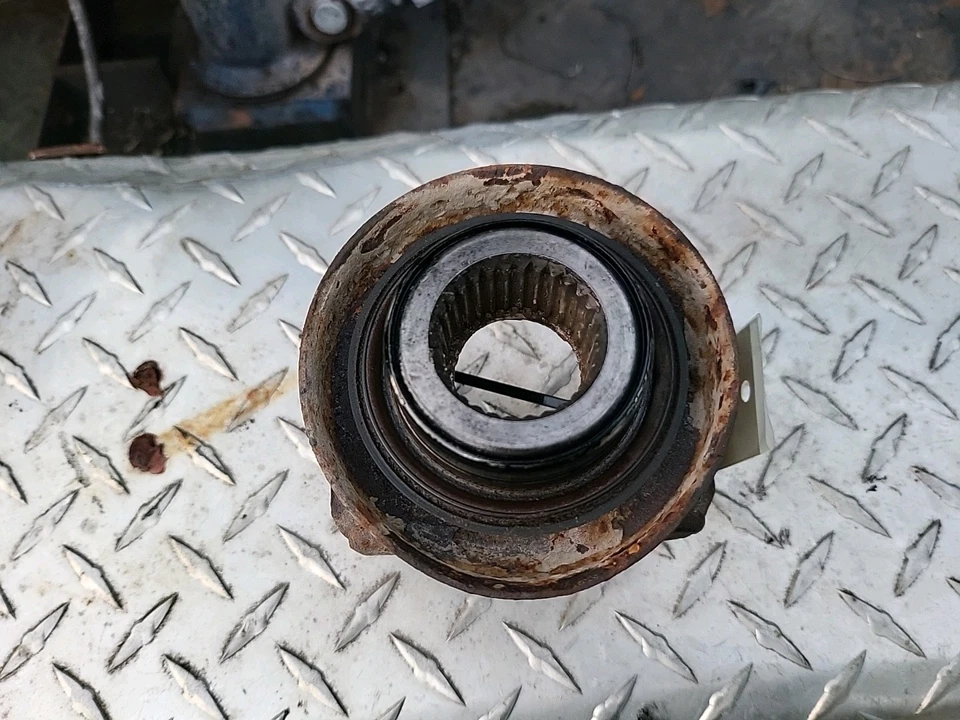 2005 Gmc Envoy Axle Yoke 30 Spline GM 12479332 Rear 10 Bolt - Image 4 of 4