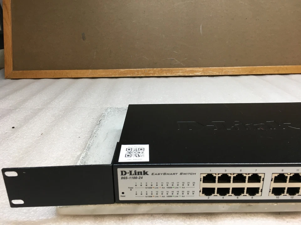 D-Link DGS-1100-24 24-Port EasySmart Ethernet Netwroking Switch w/Rack Ears - Image 2 of 4