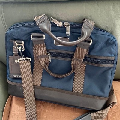 TUMI Alpha Bravo Compact Aktentasche 222610NVY2 Navy Ballistic Nylon 2-Wege...