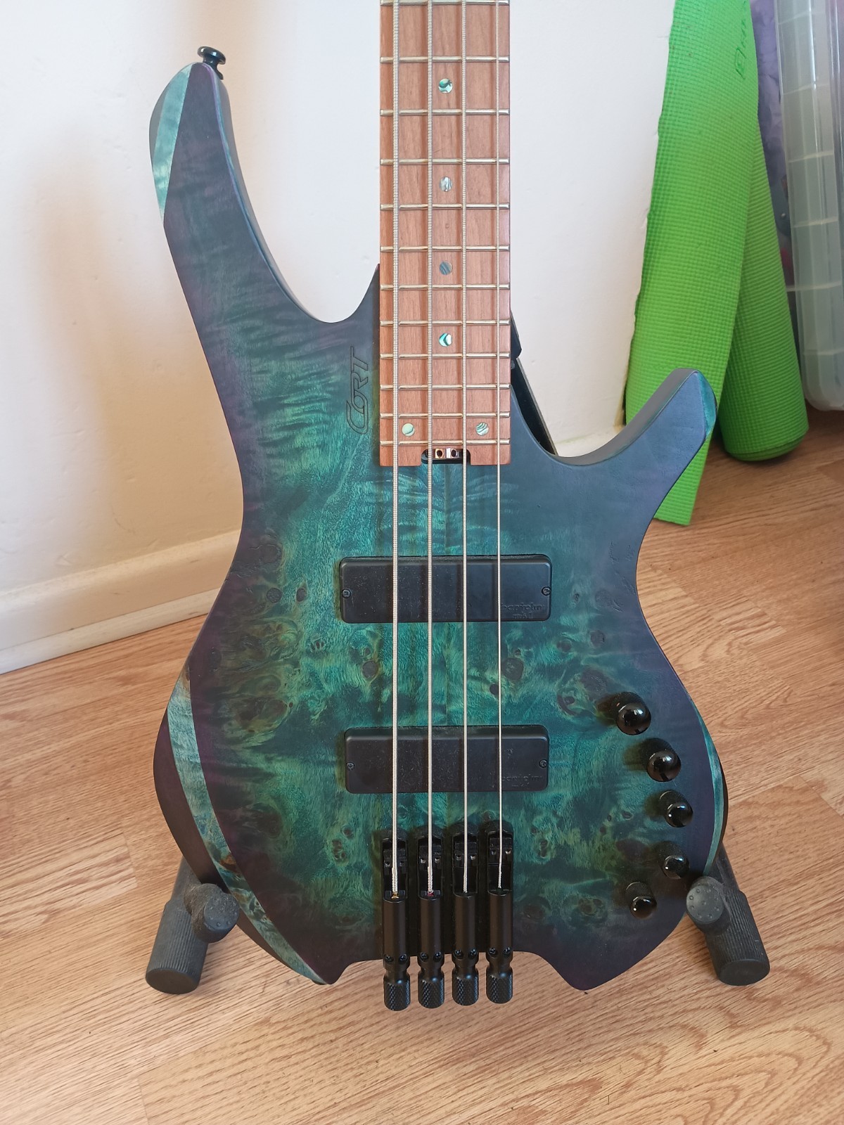 Cort Artisan Space 4 Headless Bass Guitar Star Dust Green