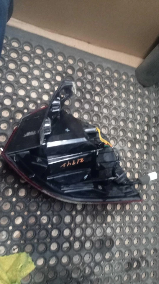 Conjunto de lanterna traseira esquerda usado serve: 2013 Kia Rio Htbk quarto painel montado inca - Imagem 2 de 4