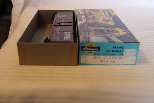 Athearn escala HO, coche de caja de 50', oeste de Maryland, marrón, #34002 construido 530 | Condition: Used