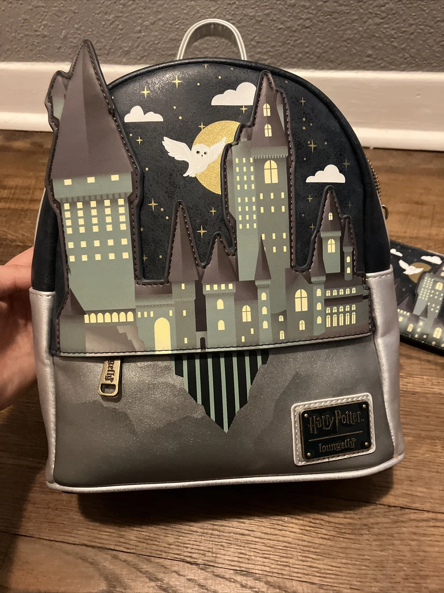 Loungefly harry potter 2025 hogwarts castle mini backpack