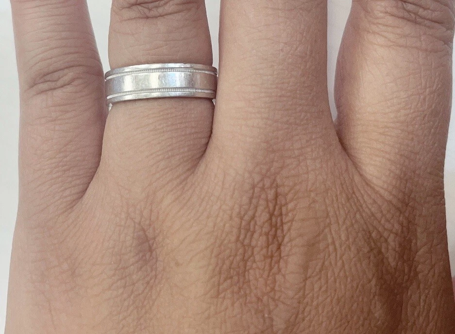 蒂芙尼 Milgrain Plat 婚礼戒指 — 第 3/3 张图片