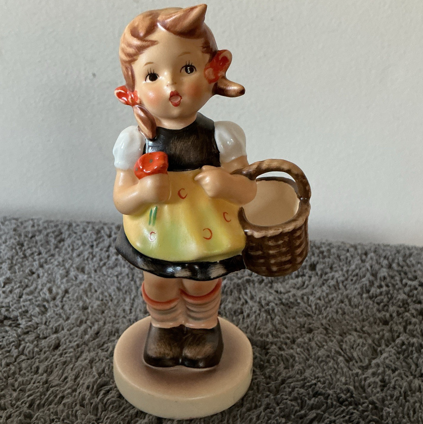 Goebel Porcelain Sister Figurine Hand Painted Multicolor People Collectible