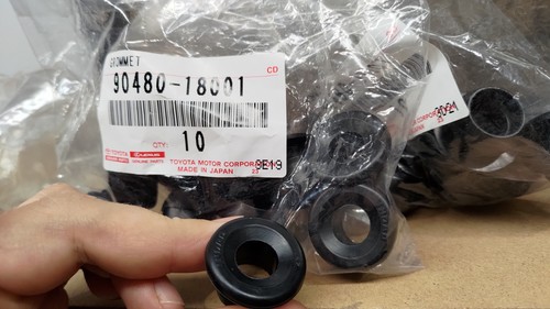 Genuine Crown JZS173 JZS171 JZS153 JZS151 JZS141 2.5 PCV Valve Rubber Grommet x2 - Picture 6 of 20
