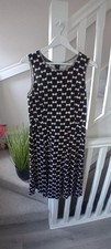 Nine West Stretch Dress. Beautiful Cut. Size 10.