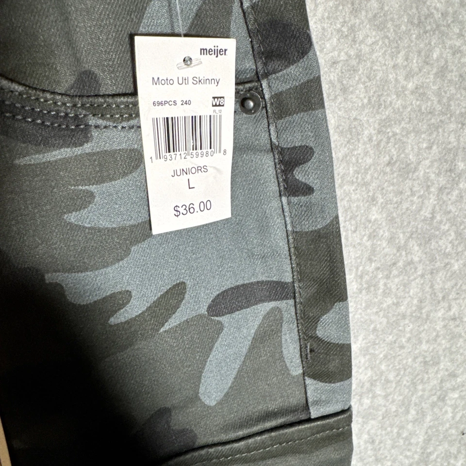 Womens Vanilla Star Camo Moto Skinny Pants Size Junior Large. NWT - Image 3 of 4