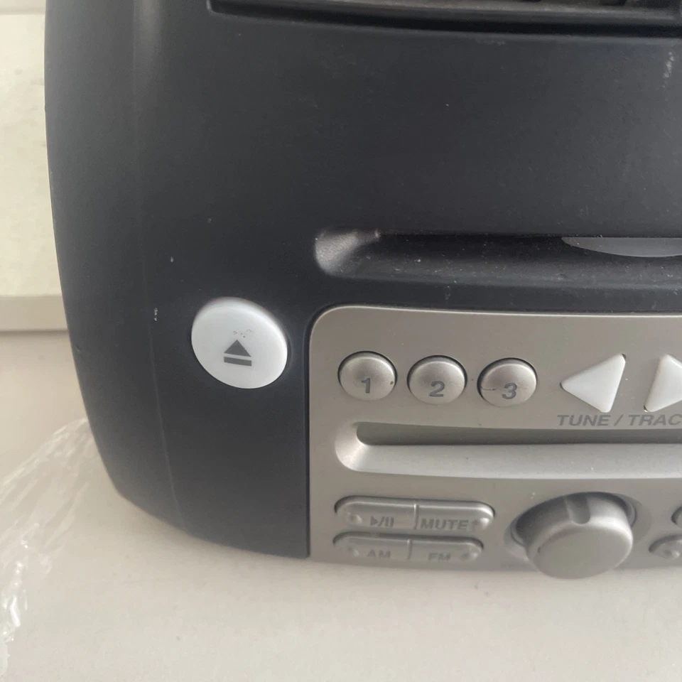 DAIHATSU Sirion M300G Bj 07 CD Auto Radio CLARION 86180-B1120 - Bild 2 von 4