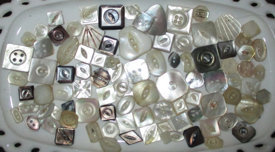 LOTE 80+ BOTONES ANTIGUOS DE MADREPERLA PARA FREGONA - TODAS LAS FORMAS DIFERENTES MUCHOS TALLADOS Foto 3 de 4