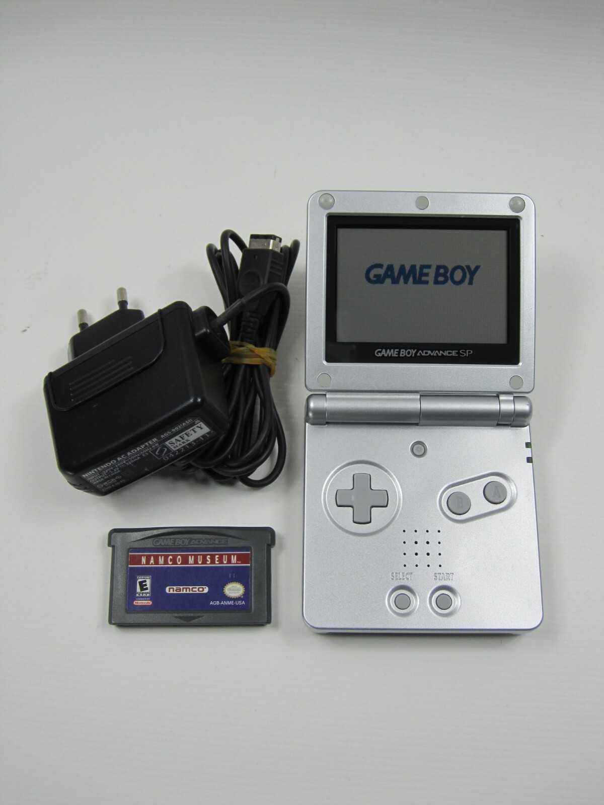 Gameboy Advance SP AGS-001 Avec 4 Jeux Et Son Chargeur, Consoles  classiques, Longueuil/Rive Sud