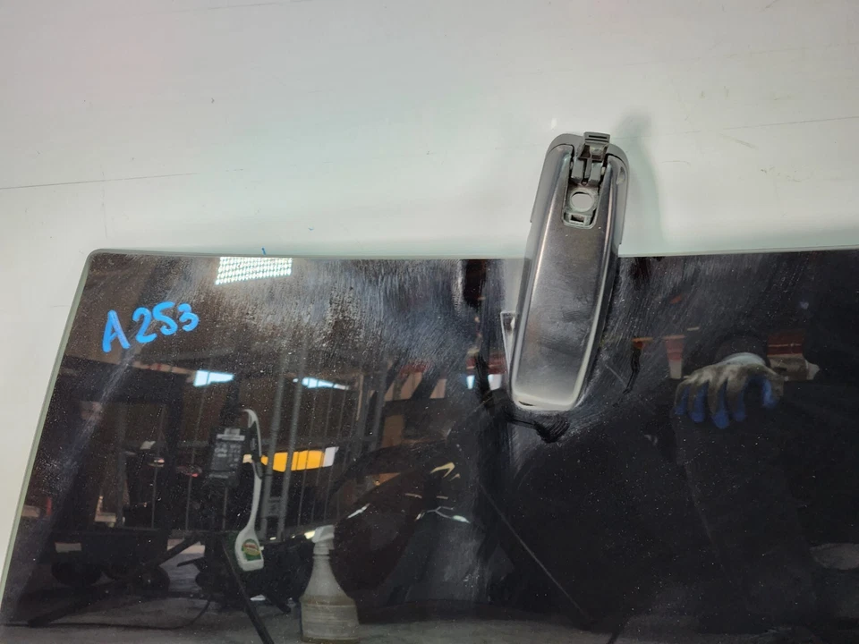 ✅ 2003-2017 OEM Lincoln Navigator Rear Trunk Liftgate Back Glass Tint Assembly - Image 4 of 4